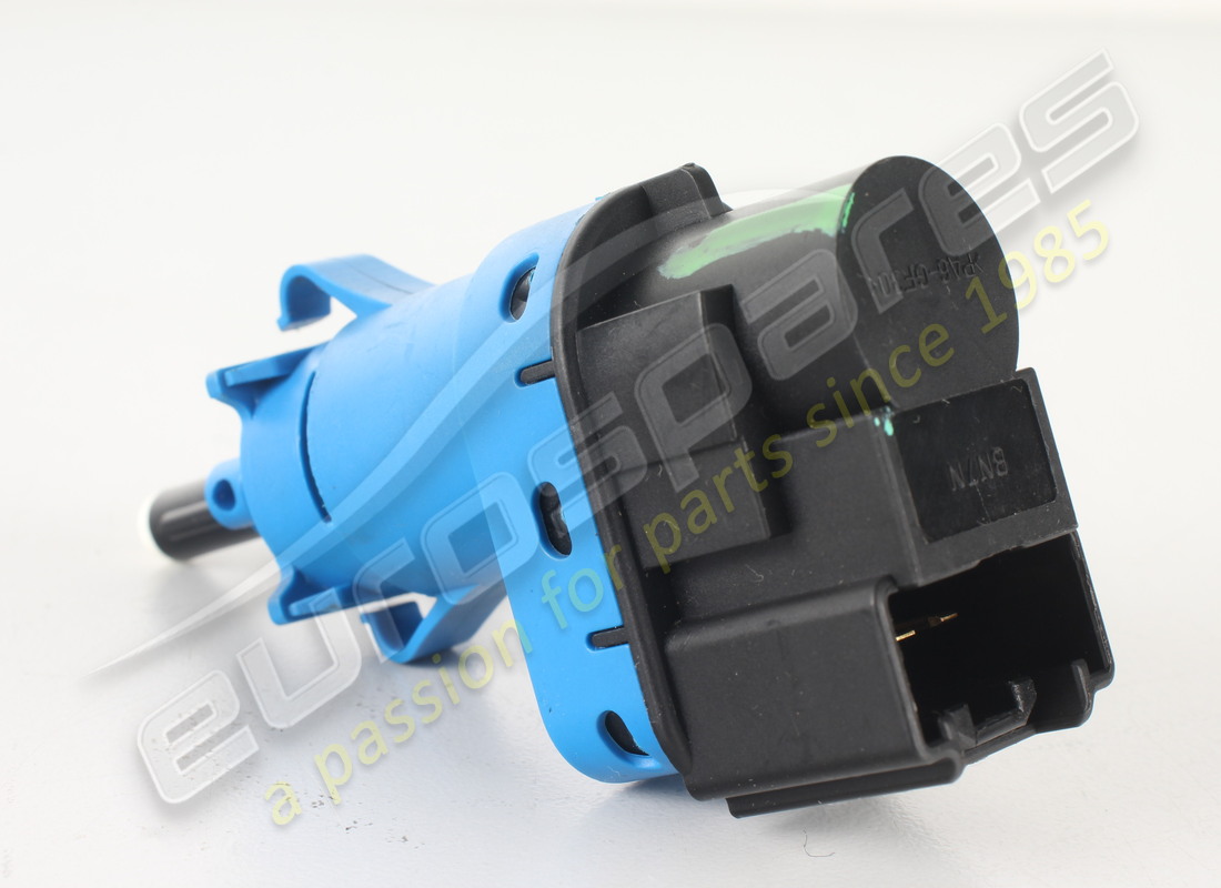 USADO ASTON MARTIN INTERRUPTOR DE LUZ DE FRENO. NÚMERO DE PIEZA 4G433710037 (2) usado aston martin interruptor de luz de freno. número de pieza 4g433710037 (2)