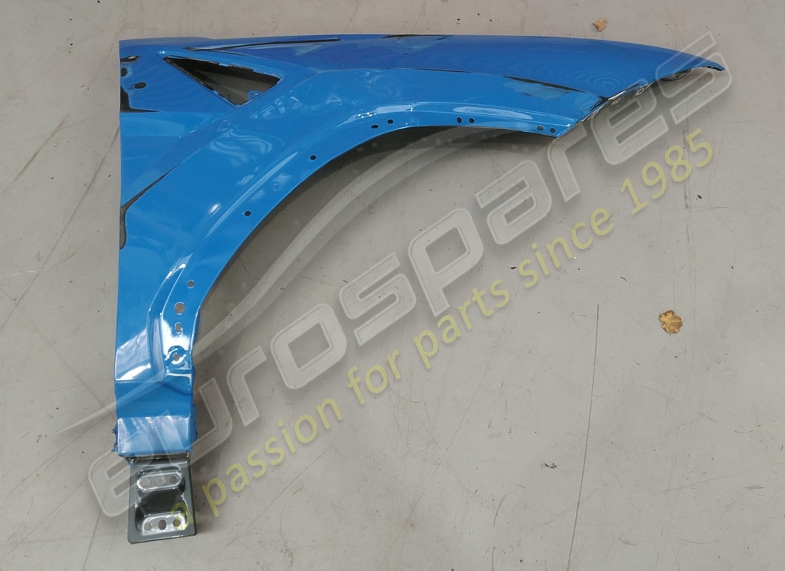GUARDABARROS DELANTERO DERECHO Lamborghini DAÑADO. NÚMERO DE PARTE 4ML821106A (1)