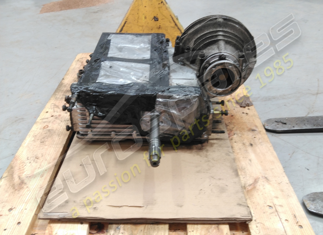 carcasa de caja de cambios ferrari usada completa. número de parte 109586 (2)