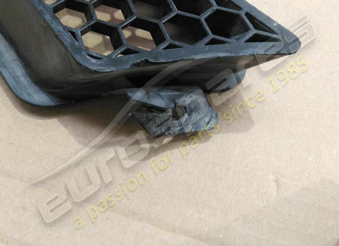 lamborghini parrilla de aire fresco dañada. número de parte 400317115 (2)