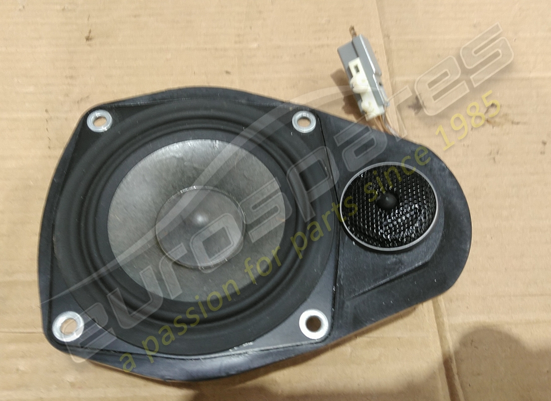 ALTAVOZ Aston Martin USADO, LADO IZQUIERDO. NÚMERO DE PIEZA 6G3318808JB (1)