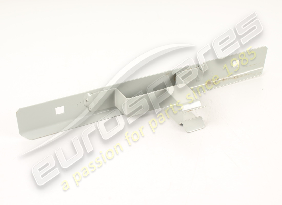 NUEVA PLACA DE FIJACIÓN DEL PASO DE RUEDA IZQUIERDO FERRARI. NÚMERO DE PIEZA 62854700 (3) nueva placa de fijación del paso de rueda izquierdo ferrari. número de pieza 62854700 (3)