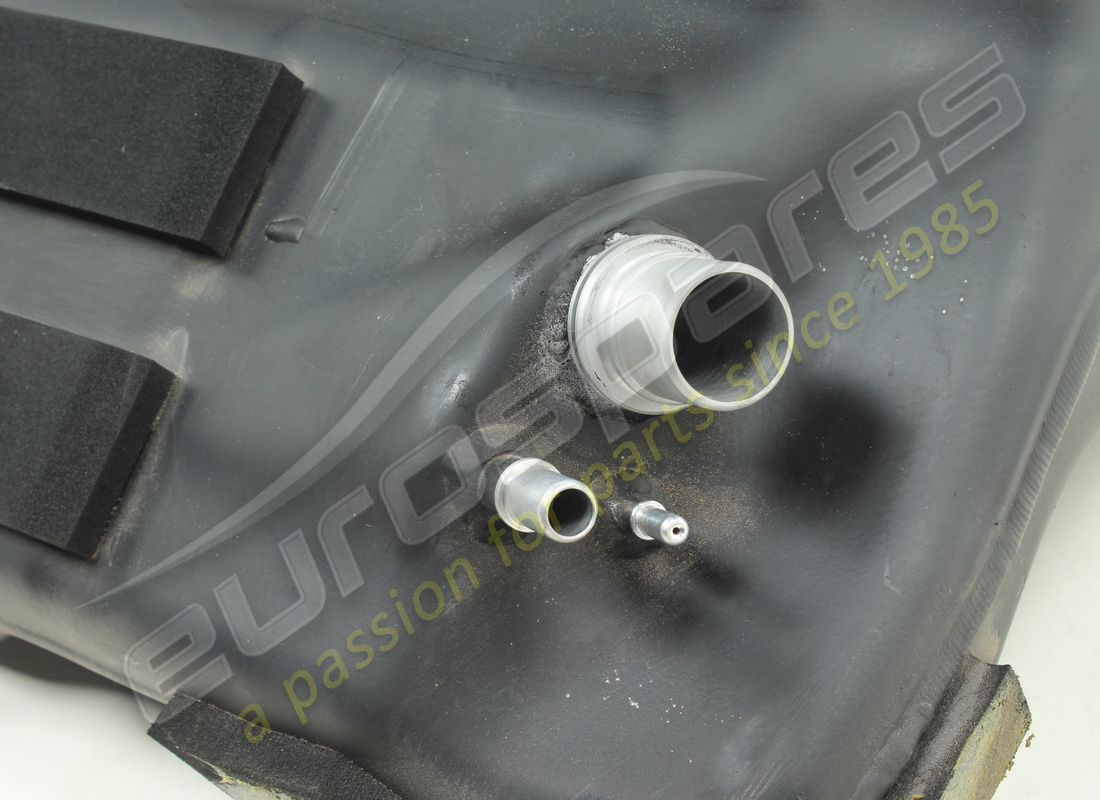 tanque de combustible ferrari usado. número de parte 335838 (2)