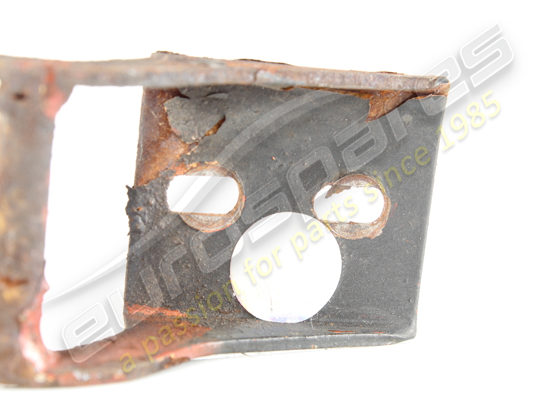 BISAGRA DE LA TAPA DE COMBUSTIBLE USADA Ferrari. NÚMERO DE PIEZA 40366106 (1)