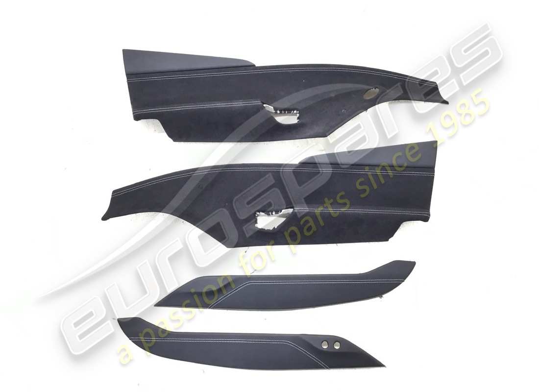 PANELES DE PUERTAS IZQUIERDO Y DERECHO Eurospares Ferrari 488 USADOS (ALCANTARA NEGRA Y COSTURAS BLANCAS Y CUERO NEGRO Y COSTURAS BLANCAS). NÚMERO DE PARTE EAP1374248 (1)