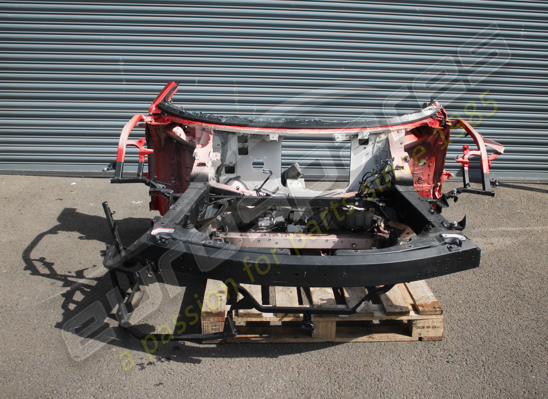 CHASIS DELANTERO Eurospares Ferrari F8 USADO. NÚMERO DE PARTE EAP1390088 (1)
