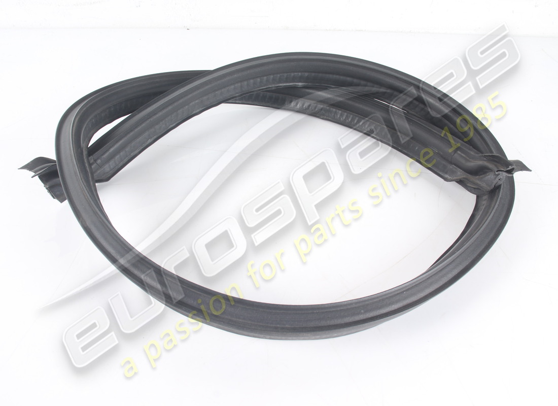 SELLO DE BANDEJA DEBAJO DEL PARABRISAS FERRARI USADO. NÚMERO DE PARTE 83315600 (1) sello de bandeja debajo del parabrisas ferrari usado. número de parte 83315600 (1)