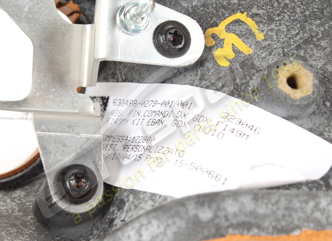 usado ferrari moldura de controles laterales derechos | cuoio [ocultar] (364011888). número de pieza 85910729 (3)