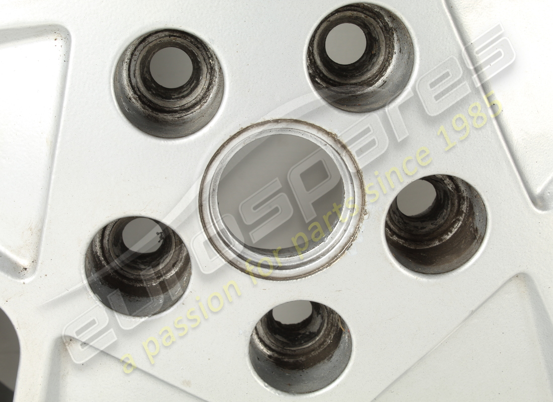 USADA FERRARI RUEDA DE CARRETERA DELANTERA 3.2 MQV. NÚMERO DE PARTE 127465 (2) usada ferrari rueda de carretera delantera 3.2 mqv. número de parte 127465 (2)