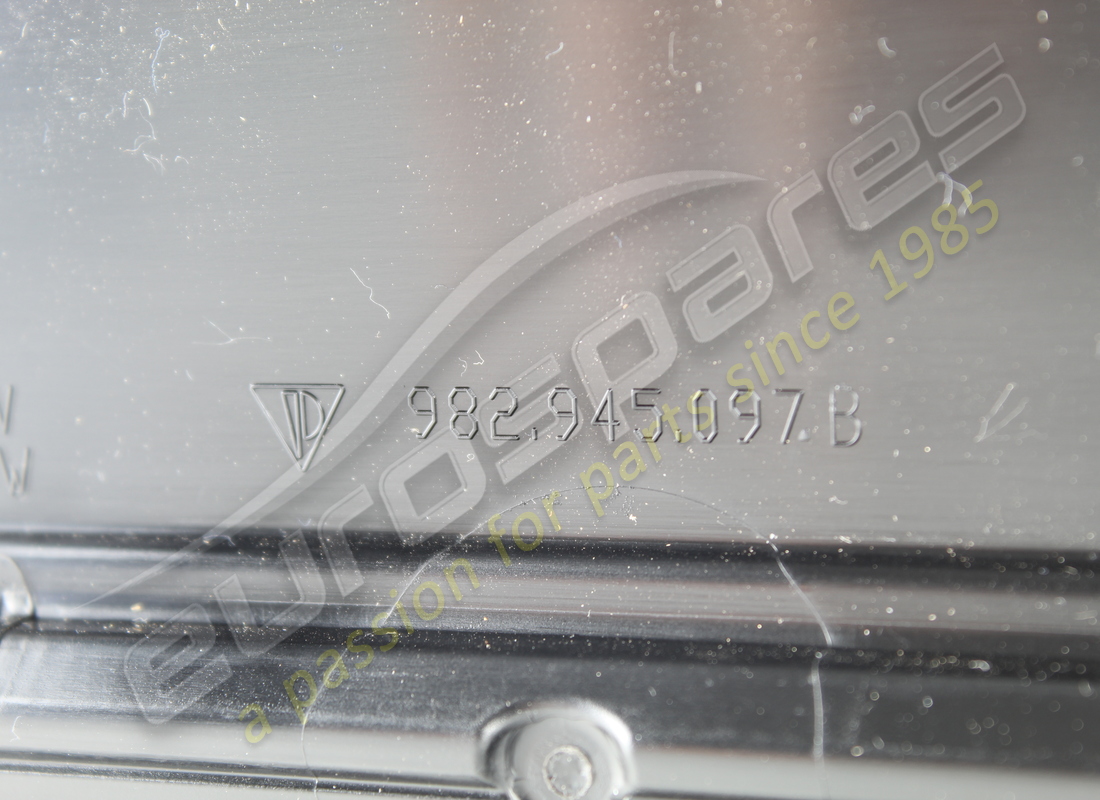 LUZ DE FRENO NUEVA PORSCHE. NÚMERO DE PIEZA 982945097B (6) luz de freno nueva porsche. número de pieza 982945097b (6)