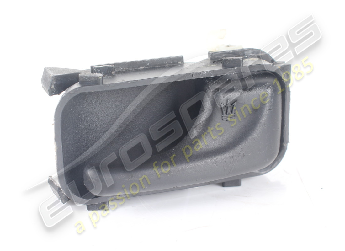 MANIJA INTERIOR DE PUERTA DERECHA USADA Maserati. NÚMERO DE PIEZA 374500148 (1)