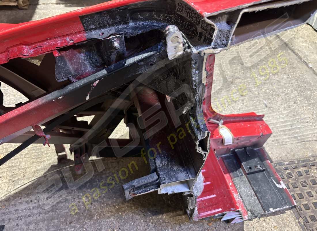 USADO FERRARI FLANCO IZQUIERDO. NÚMERO DE PARTE 83816011 (6) usado ferrari flanco izquierdo. número de parte 83816011 (6)