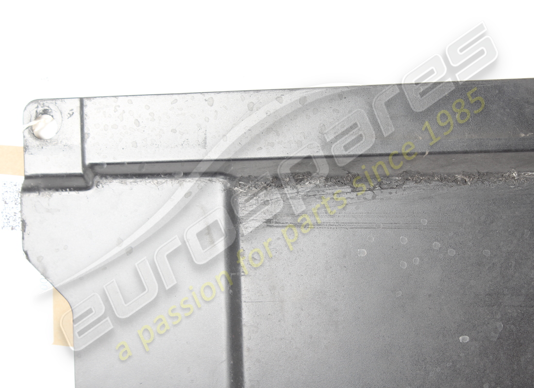 SECCIÓN DE LA BANDEJA INFERIOR PLANA CENTRAL IZQUIERDA FERRARI DAÑADA. NÚMERO DE PIEZA 82602100 (2) sección de la bandeja inferior plana central izquierda ferrari dañada. número de pieza 82602100 (2)