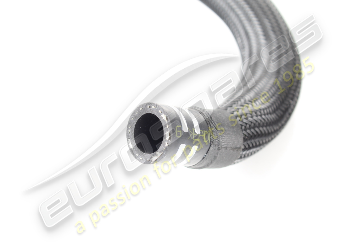 NUEVA TUBERÍA DE AGUA MASERATI DESDE EL INTERCAMBIO DE ACEITE HASTA EL NÚMERO DE PIEZA 670007589 (3) nueva tubería de agua maserati desde el intercambio de aceite hasta el número de pieza 670007589 (3)