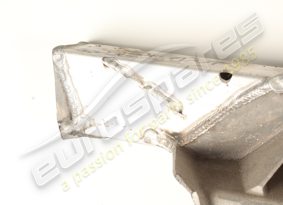 soporte lateral delantero izquierdo ferrari usado. número de parte 68885611 (2)