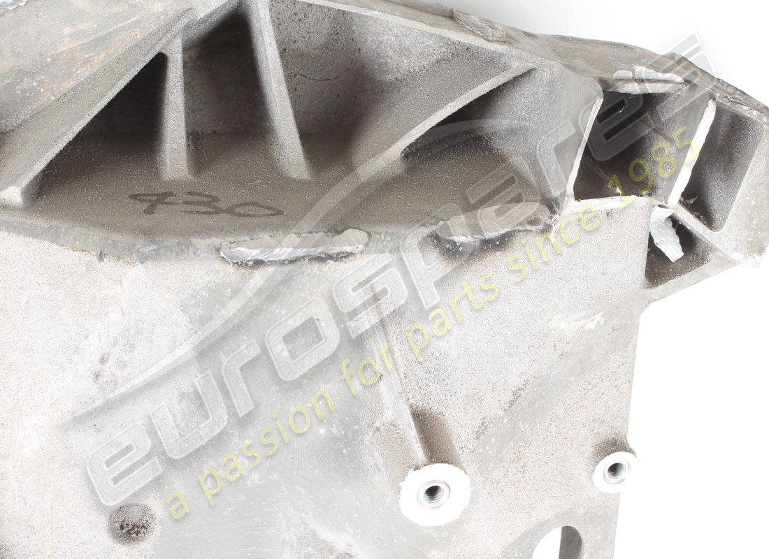 soporte lateral delantero izquierdo ferrari usado. número de parte 68885611 (3)