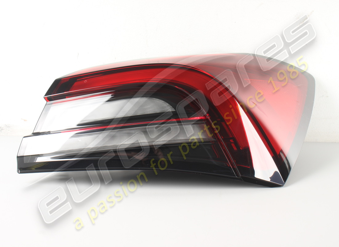NEW OE RH TAIL LIGHT FIXED SIDE . PART NUMBER 670158688 (1)