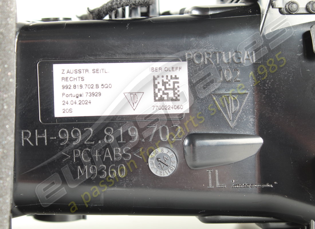 NUEVA VENTILACIÓN DE AIRE DERECHA PORSCHE NEGRA. NÚMERO DE PIEZA 992819702B5Q0(4) nueva ventilación de aire derecha porsche negra. número de pieza 992819702b5q0(4)