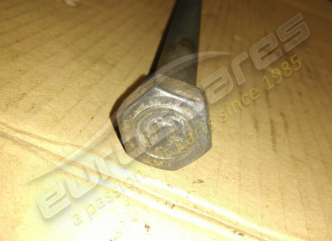 tornillo ferrari usado. número de parte 136218 (2)