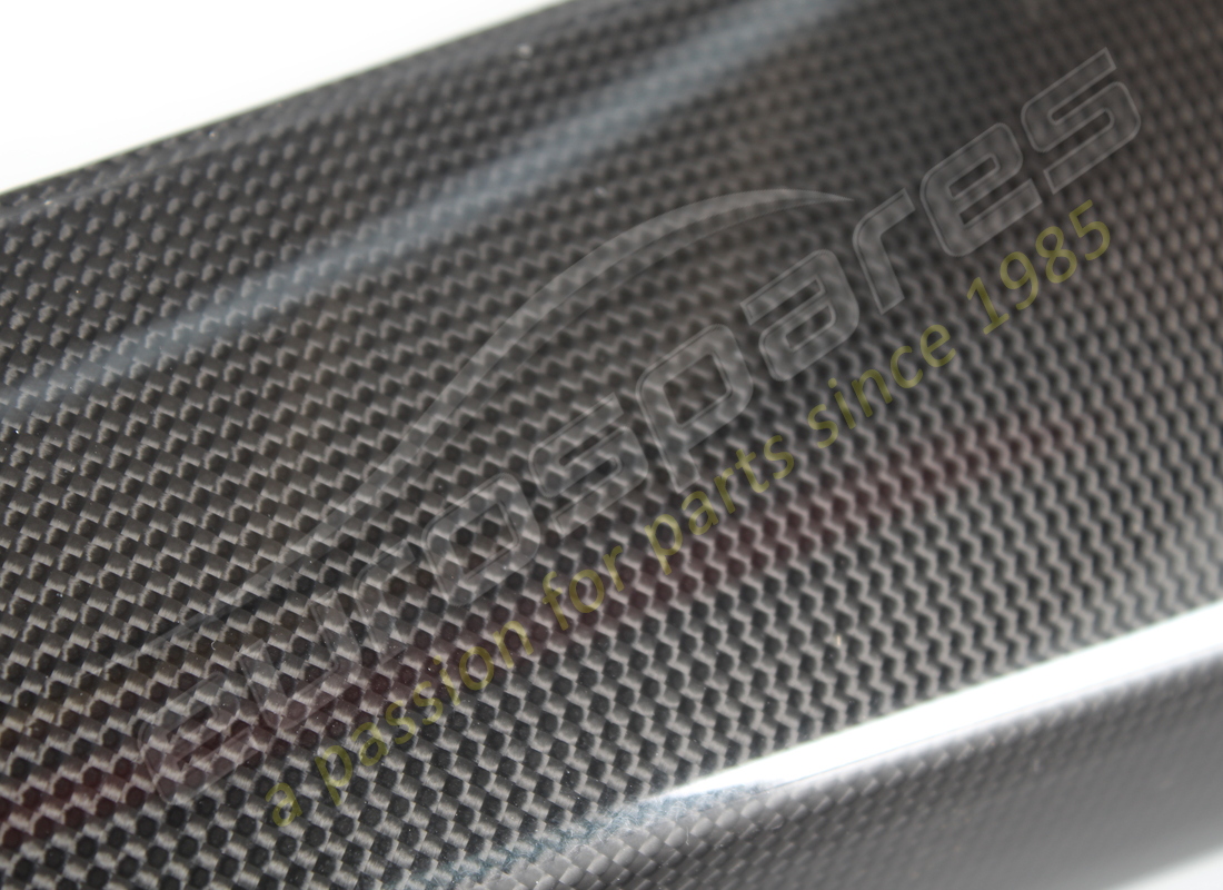 moldura de puerta trasera derecha de carbono ferrari usada. número de pieza 901742 (2)