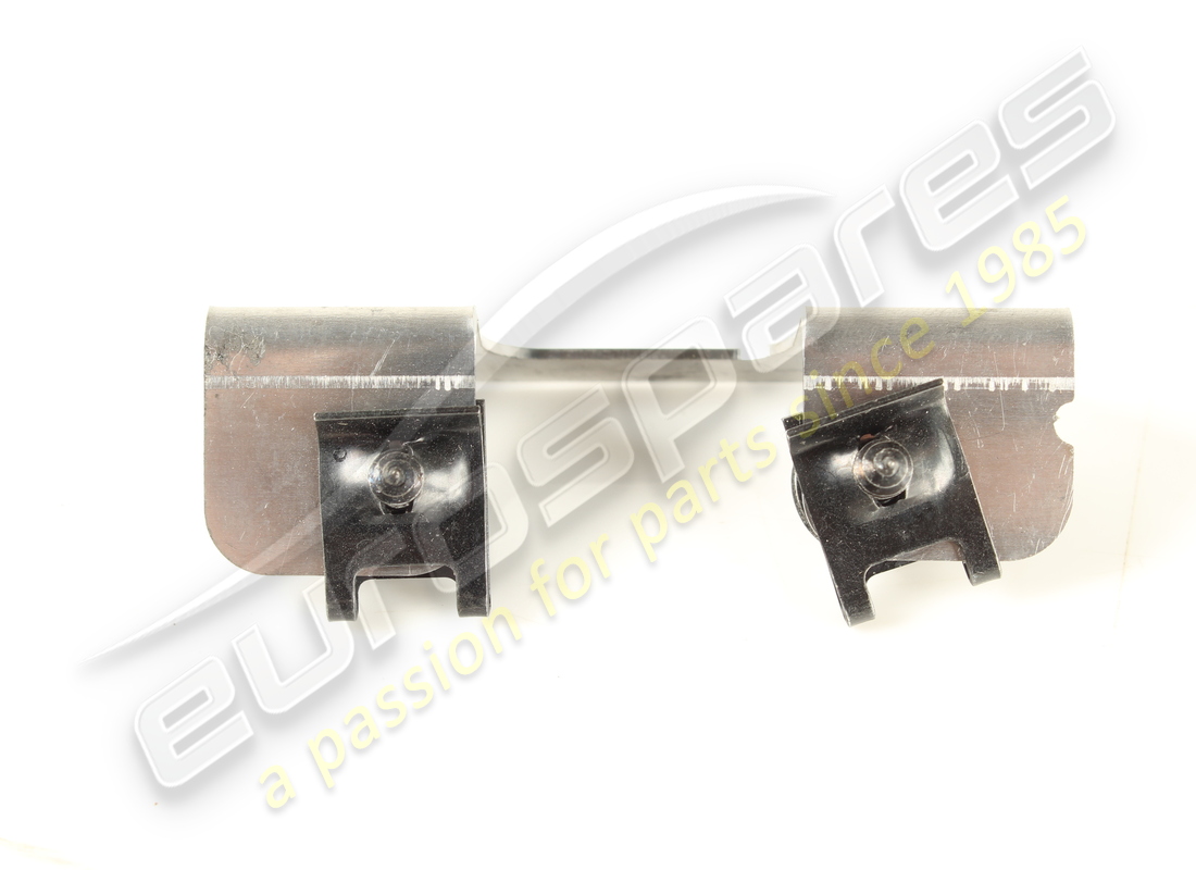 SOPORTE Porsche USADO. NÚMERO DE PARTE 69157200 (1)