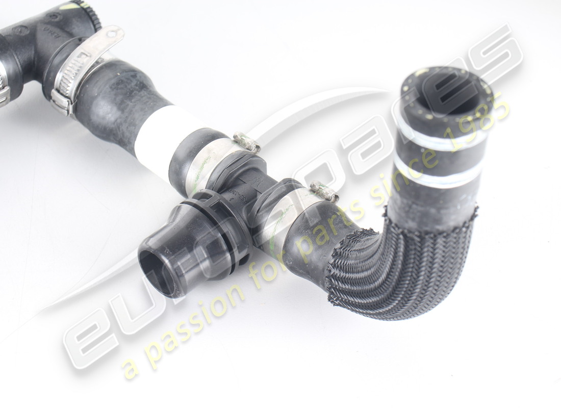 NUEVO MASERATI MANGUITO DE RETORNO DE AGUA DESDE EL CABEZAL. NÚMERO DE PIEZA 670037573 (3) nuevo maserati manguito de retorno de agua desde el cabezal. número de pieza 670037573 (3)