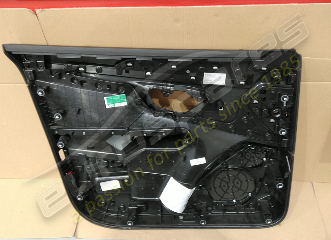 PANEL DE PUERTA, RECINTO DE MANIJA Y REJILLA DE ALTAVOZ EUROSPARES USADOS. NÚMERO DE PARTE EAP1384188 (2) panel de puerta, recinto de manija y rejilla de altavoz eurospares usados. número de parte eap1384188 (2)