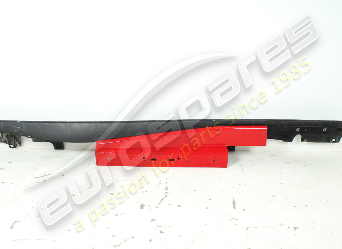 PANEL DE EMBELLECEDOR DE UMBRAL IZQUIERDO COMPLETO Ferrari USADO. NÚMERO DE PARTE 88825710 (1)