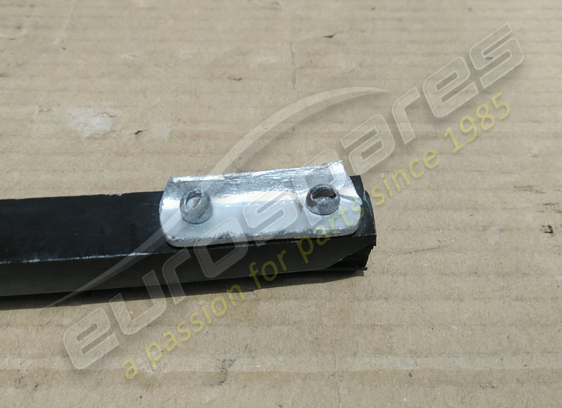 aston martin dañada barra div, conjunto de canal, número de pieza derecho 6g33c262a36ac (2)