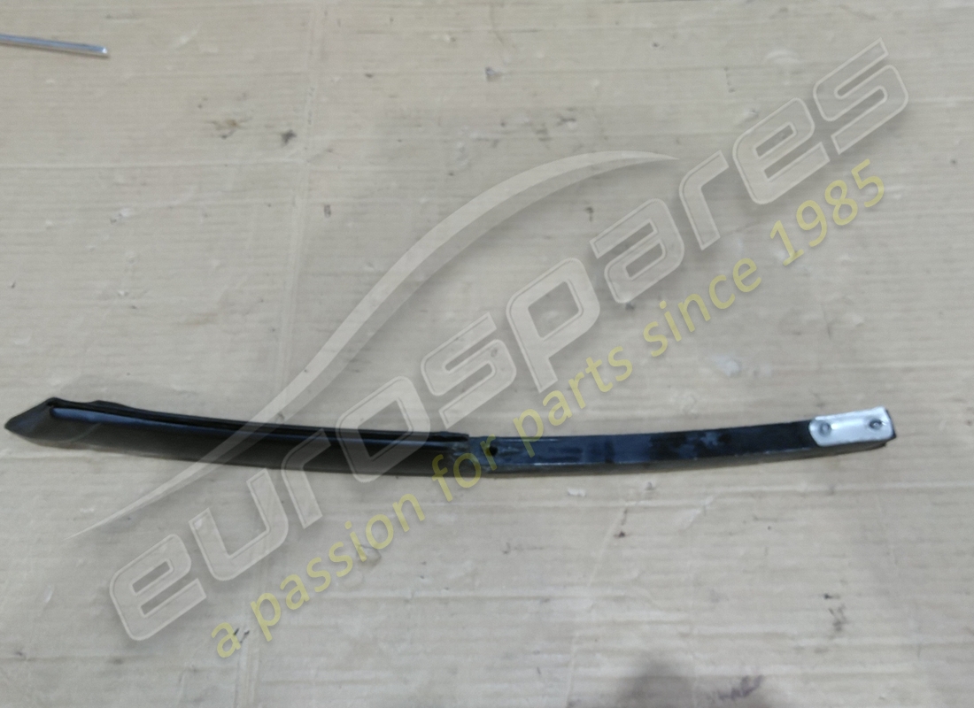 Aston Martin BARRA DIV DAÑADA, CONJUNTO DE CANAL, DERECHO. NÚMERO DE PIEZA 6G33C262A36AC (1)