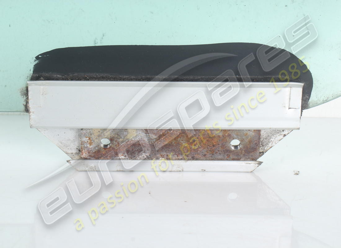 USADO MASERATI VIDRIO DE VENTANA DE PUERTA DELANTERA DERECHA. NÚMERO DE PIEZA 377700630 (4) usado maserati vidrio de ventana de puerta delantera derecha. número de pieza 377700630 (4)