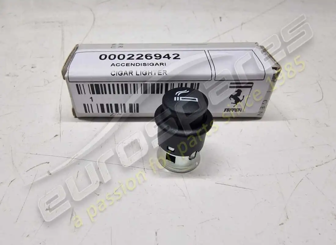 ENCENDEDOR DE CIGARROS NUEVO Ferrari. NÚMERO DE PIEZA 226942 (1)