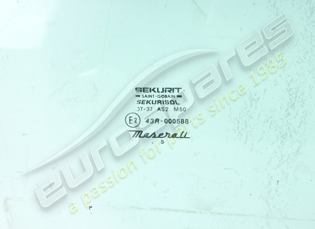 USADO MASERATI VIDRIO DE VENTANA DE PUERTA DELANTERA DERECHA. NÚMERO DE PIEZA 377700630 (2) usado maserati vidrio de ventana de puerta delantera derecha. número de pieza 377700630 (2)