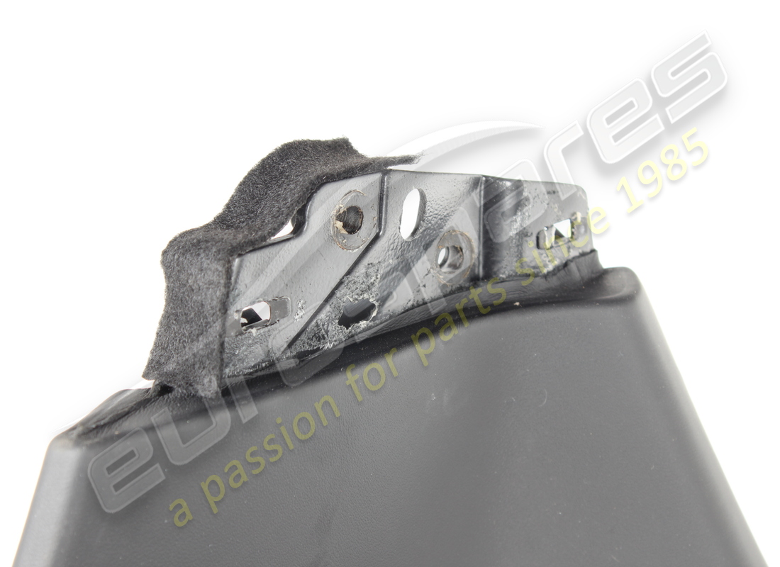 embellecedor inferior del porton trasero ferrari usado. número de parte 863968 (2)