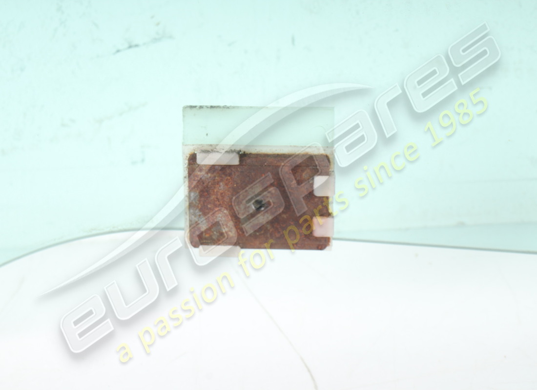 USADO MASERATI RH PUERTA DE VIDRIO M338. NÚMERO DE PARTE 387700306 (3) usado maserati rh puerta de vidrio m338. número de parte 387700306 (3)