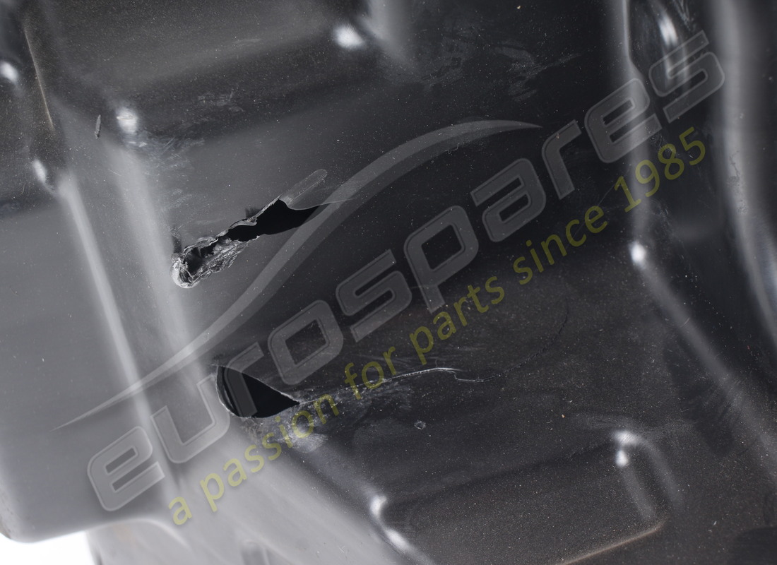 DAMAGED FERRARI BASS BOX. PART NUMBER 318552 (6) damaged ferrari bass box. part number 318552 (6)