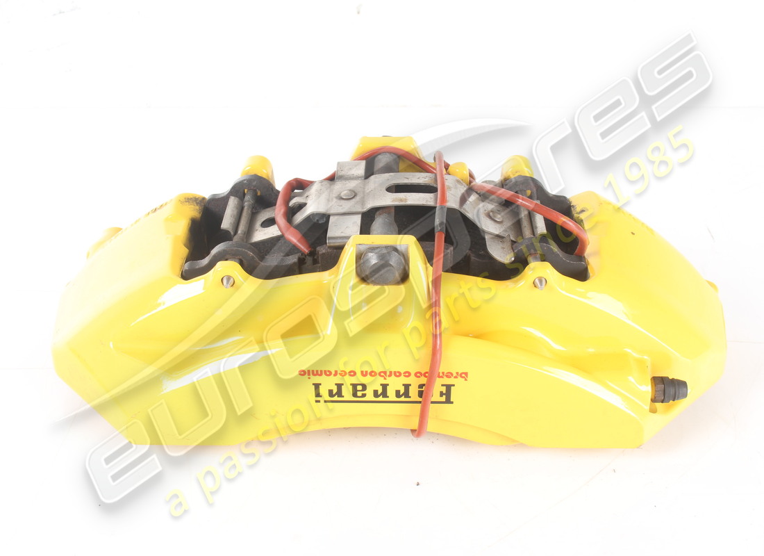PINZA DELANTERA DERECHA FERRARI USADA CON PASTILLAS. NÚMERO DE PARTE 315568 (1) pinza delantera derecha ferrari usada con pastillas. número de parte 315568 (1)