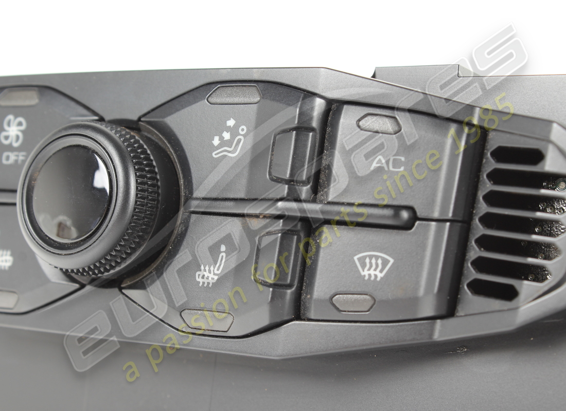 panel de pantalla y control de a/c lamborghini usado. número de parte 470820043g (3)