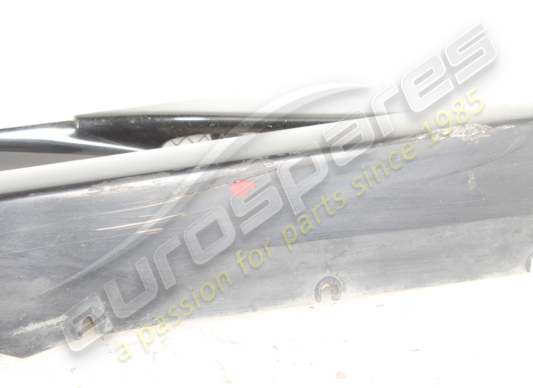 cubierta debajo de la puerta izquierda ferrari dañada. número de parte 68021110 (6)