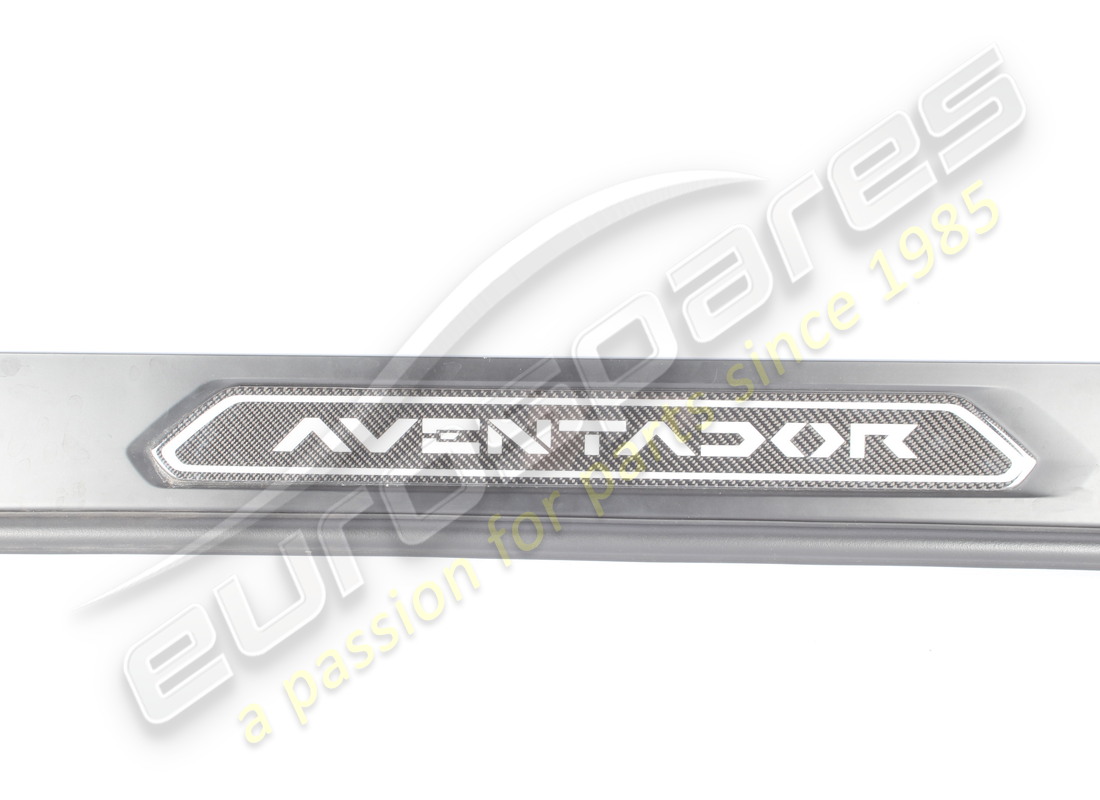 placa de protección de carbono lamborghini dañada. número de parte 470853369a (2)