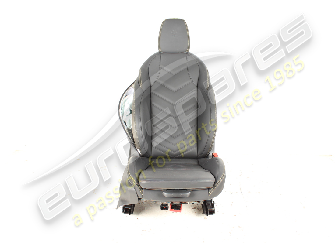 CONJUNTO DE ASIENTO DELANTERO DERECHO DAÑADO Maserati. NÚMERO DE PIEZA 670207074 (1)