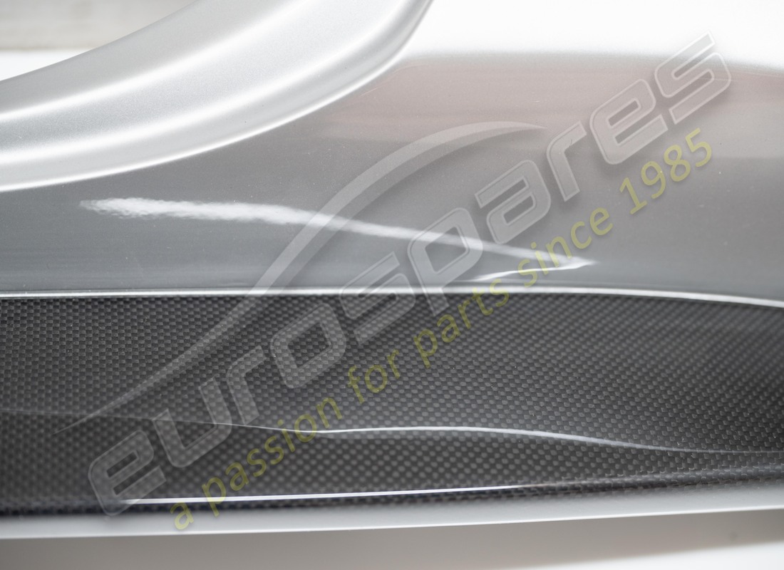 embellecedor bajo puerta izquierdo completo ferrari usado. número de parte 766055 (2)