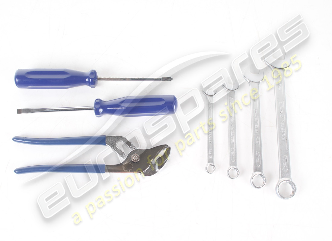 JUEGO DE HERRAMIENTAS USADO MASERATI. NÚMERO DE PIEZA 389801003 (2) juego de herramientas usado maserati. número de pieza 389801003 (2)