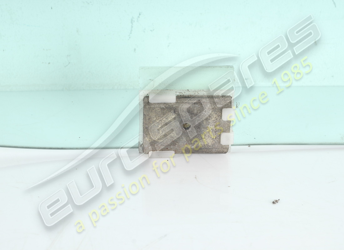 USADO MASERATI RH PUERTA DE VIDRIO M338. NÚMERO DE PARTE 387700306 (4) usado maserati rh puerta de vidrio m338. número de parte 387700306 (4)