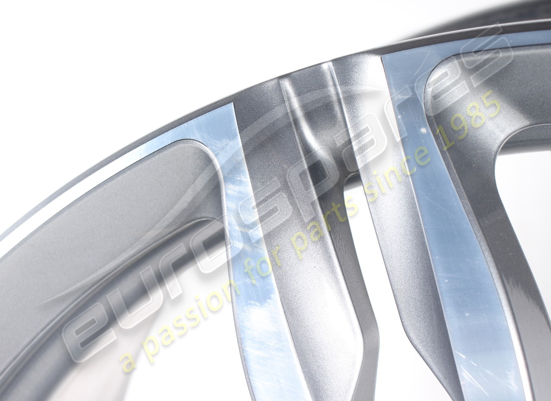 rueda delantera ferrari usada. número de parte 328870 (2)