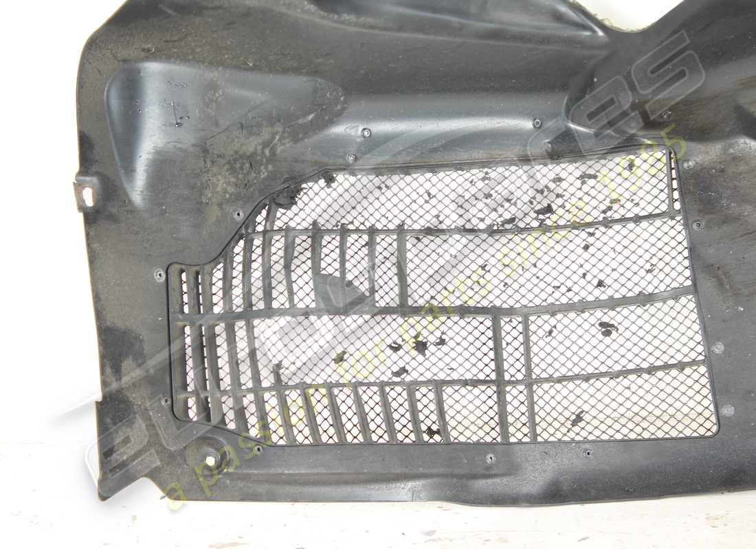 pasaje de rueda trasero derecho completo dañado ferrari. número de pieza 88567400 (2)