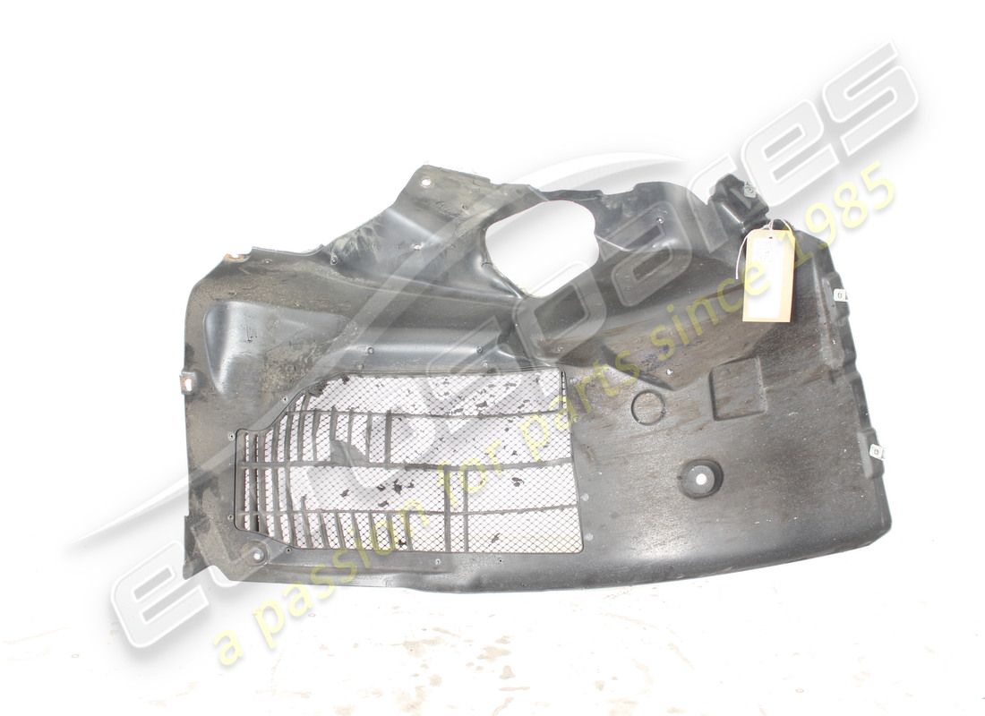 pasaje de rueda trasero derecho completo dañado ferrari. número de pieza 88567400 (1)