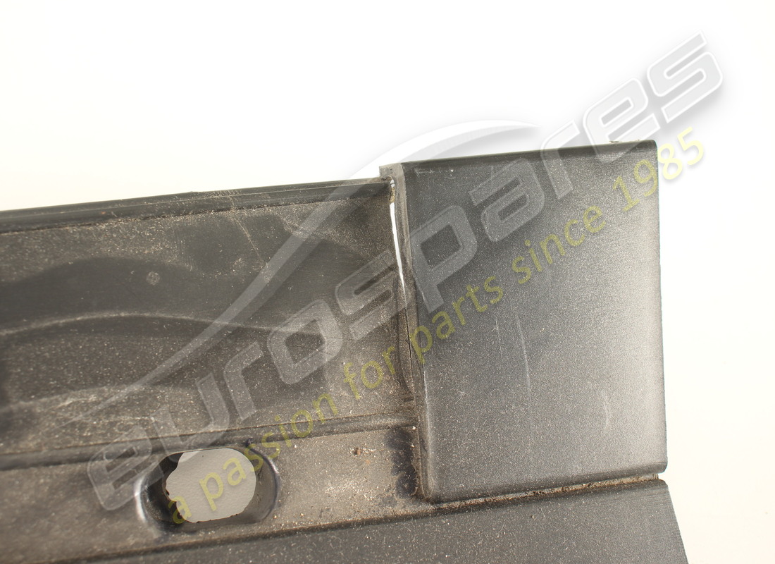 placa de protección derecha ferrari dañada. número de parte 64552200 (3)