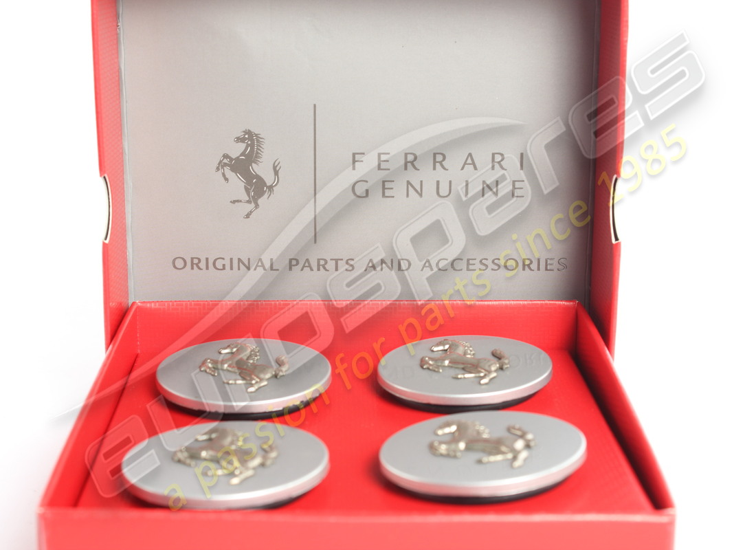 kit de tapas centrales de rueda ferrari usado (plata). número de parte 70001467 (4)