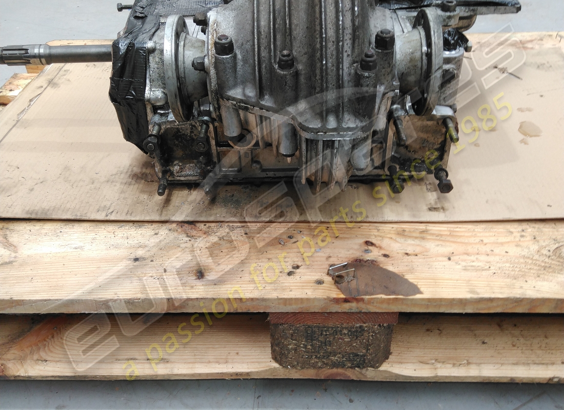 carcasa de caja de cambios ferrari usada completa. número de parte 109586 (3)